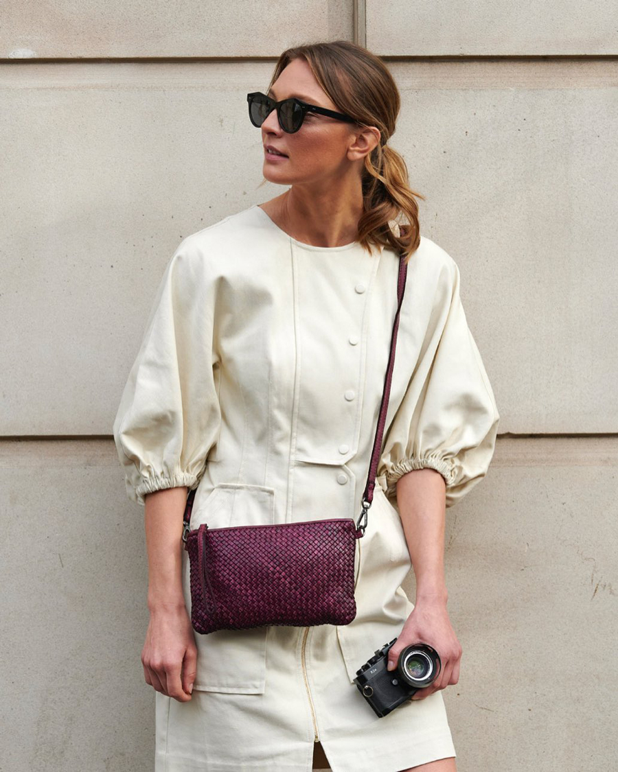 25% OFF Women’s Handbags & Wallets at Strandbags