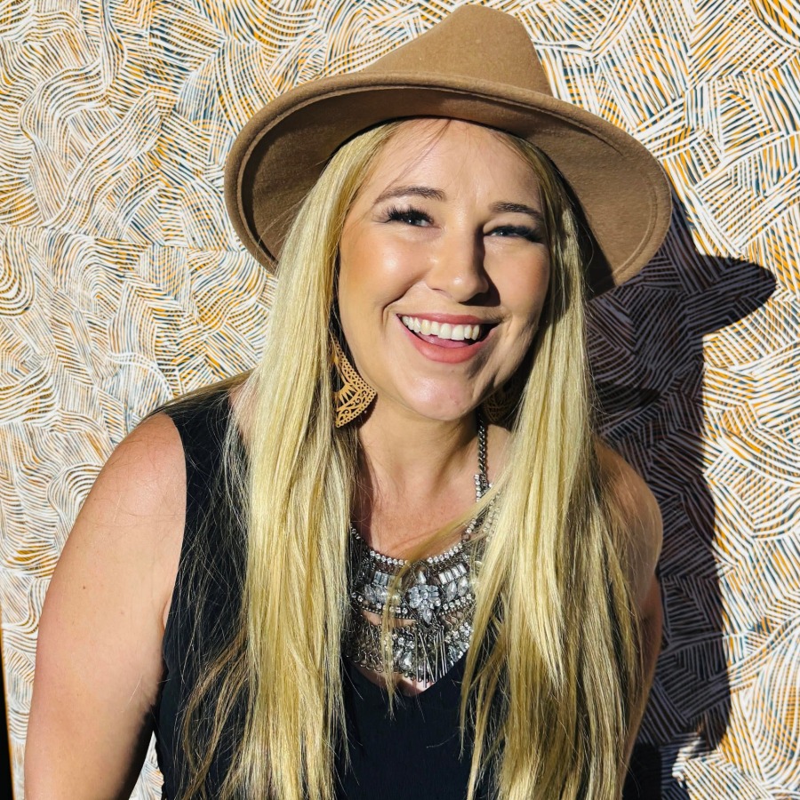 Watch Melanie Gray at Gateway Pavilions